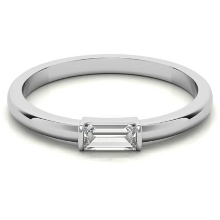 Elegant Baguette Diamond White Gold Solitaire Ring