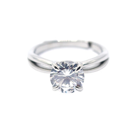 Classic Round-Cut Solitaire White Gold Engagement Ring