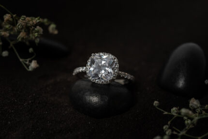 Exquisite Round Brilliant Diamond White Gold Halo Ring